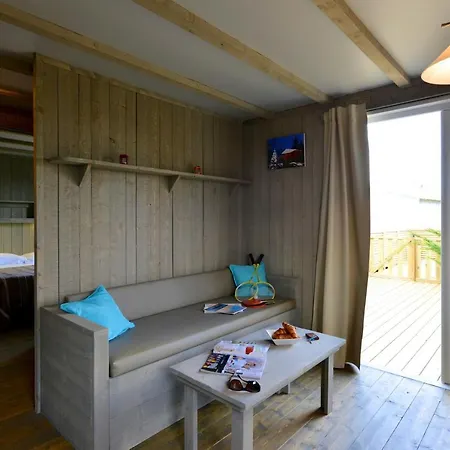 Bungalow De 2 Chambres Avec Piscine Partagee Et Terrasse Amenagee A Commequiers